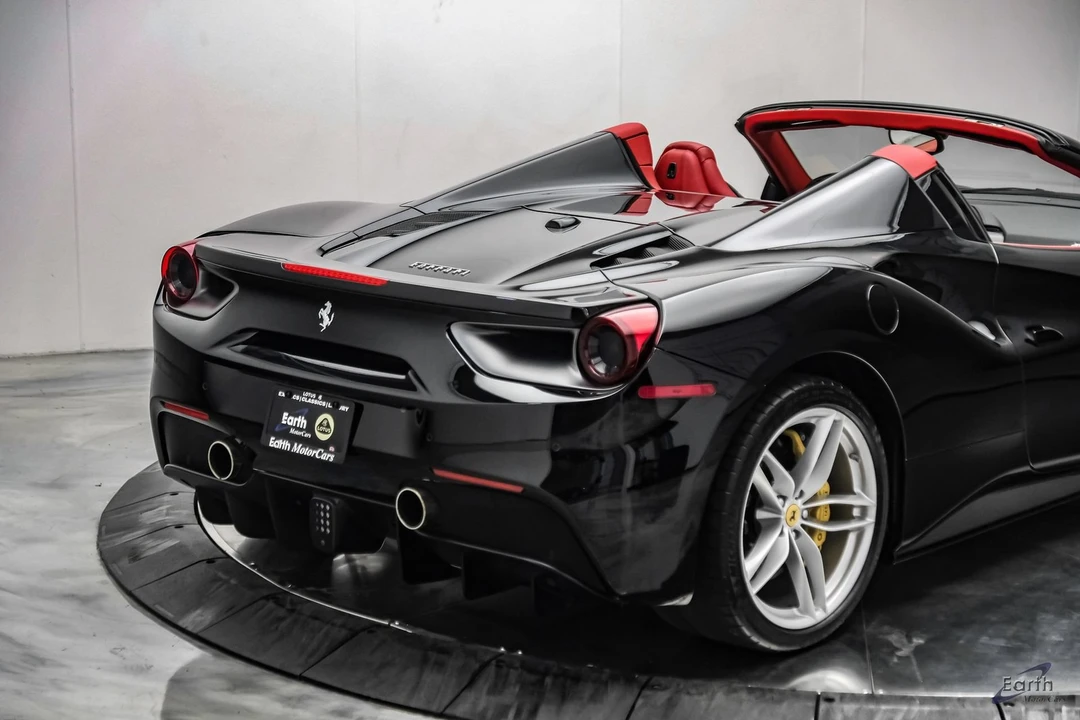 2018 Ferrari 488 GTB - Image 25 of 31