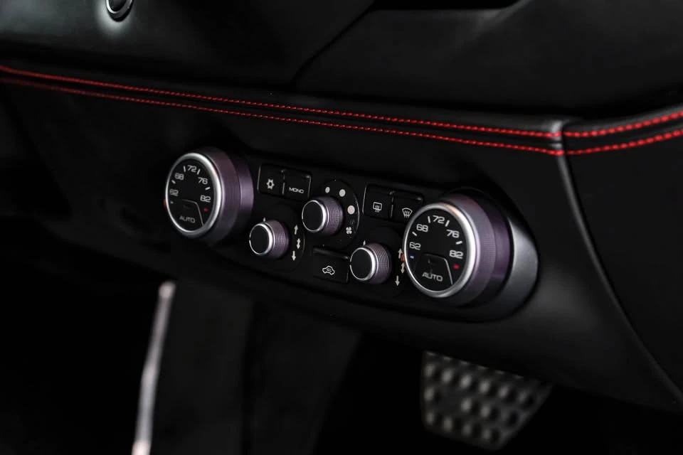 2018 Ferrari 488 GTB - Image 18 of 19