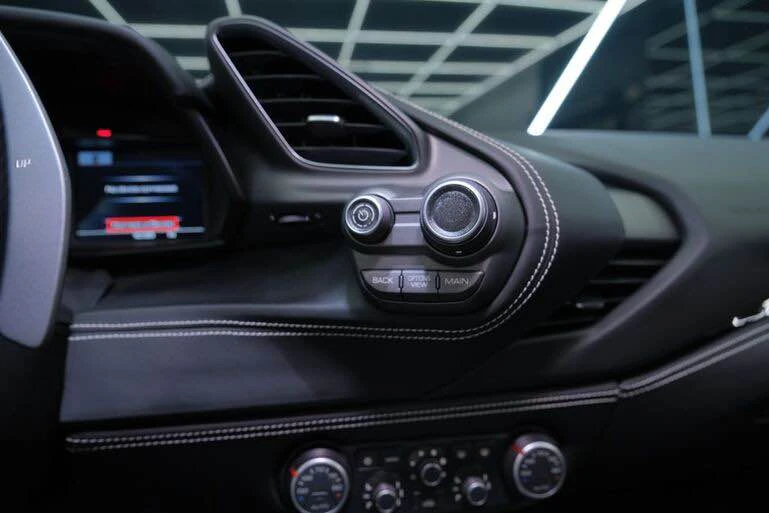 2018 Ferrari 488 GTB - Image 14 of 17