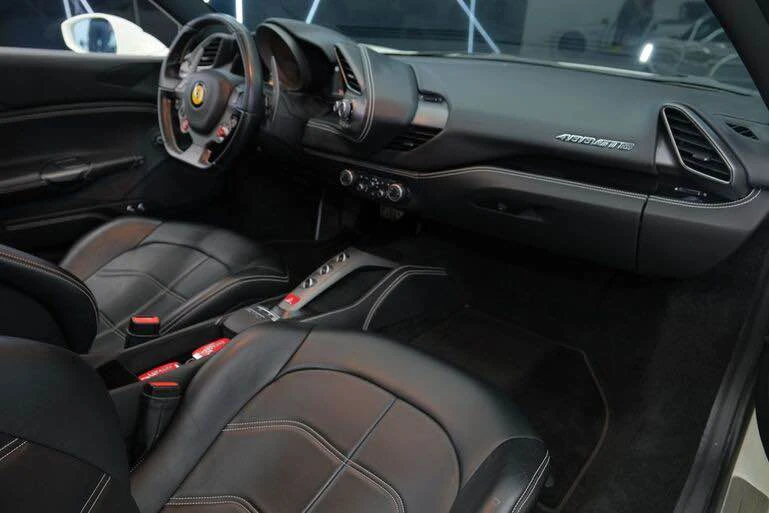 2018 Ferrari 488 GTB - Image 11 of 17
