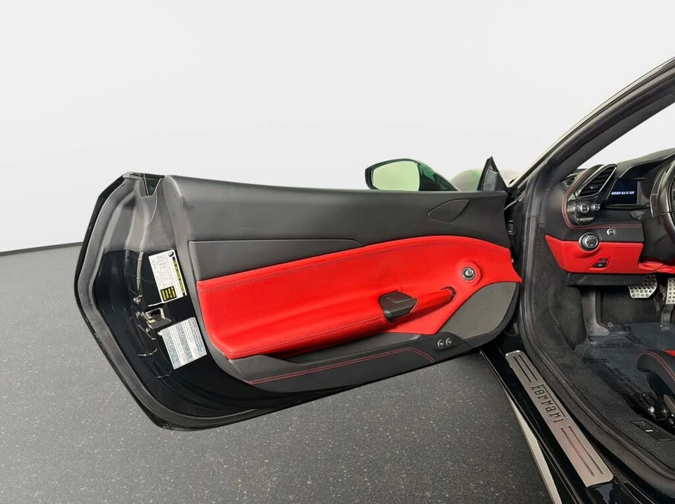 2018 Ferrari 488 GTB - Image 28 of 31