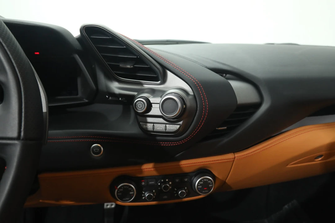 2018 Ferrari 488 GTB - Image 29 of 31