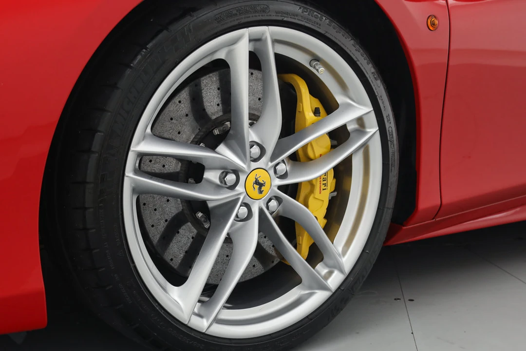 2018 Ferrari 488 GTB - Image 16 of 31