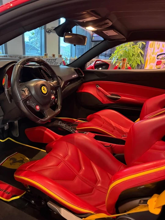 2018 Ferrari 488 GTB - Image 7 of 8