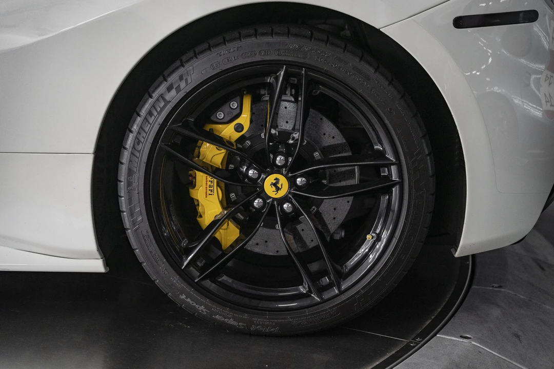 2018 Ferrari 488 GTB - Image 19 of 31