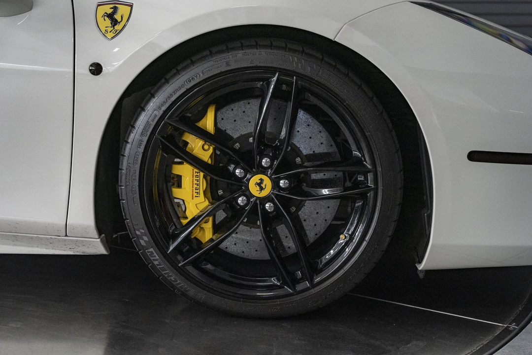 2018 Ferrari 488 GTB - Image 17 of 31