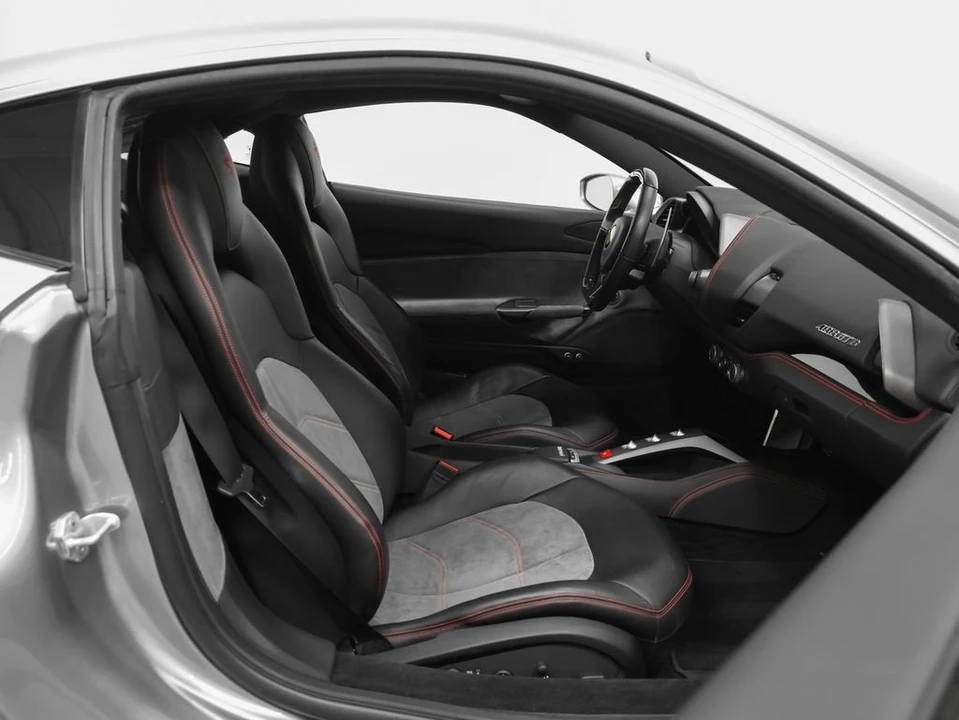 2018 Ferrari 488 GTB - Image 24 of 31