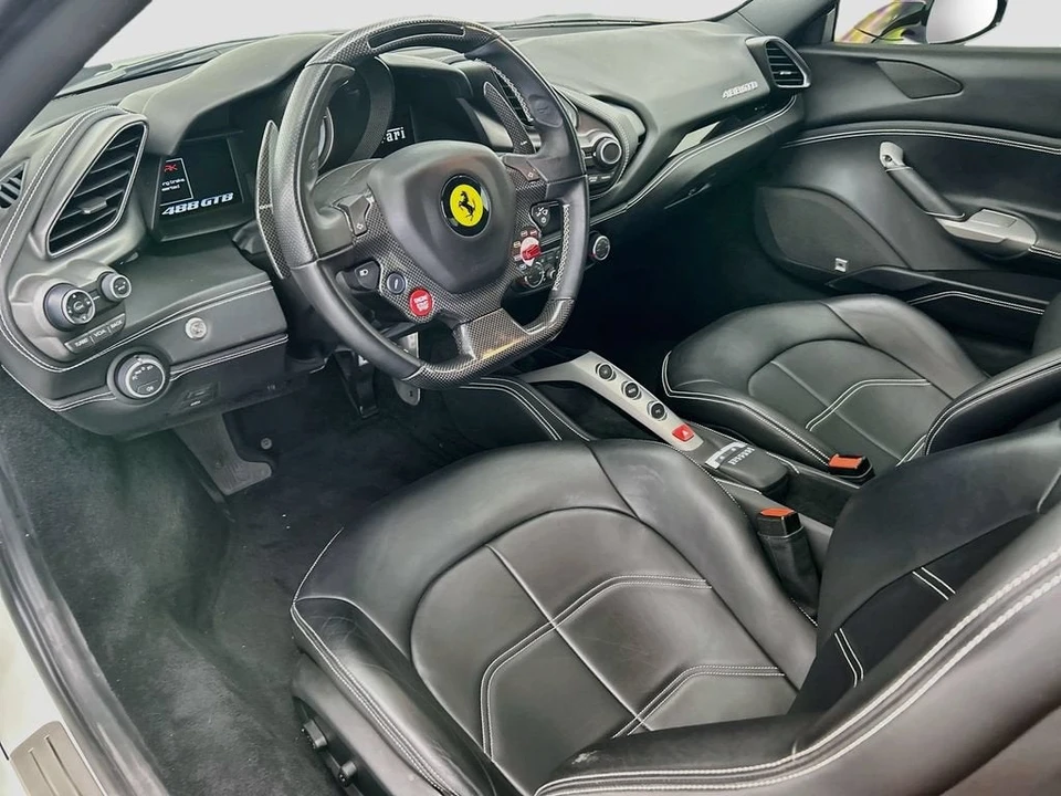 2018 Ferrari 488 GTB - Image 9 of 31