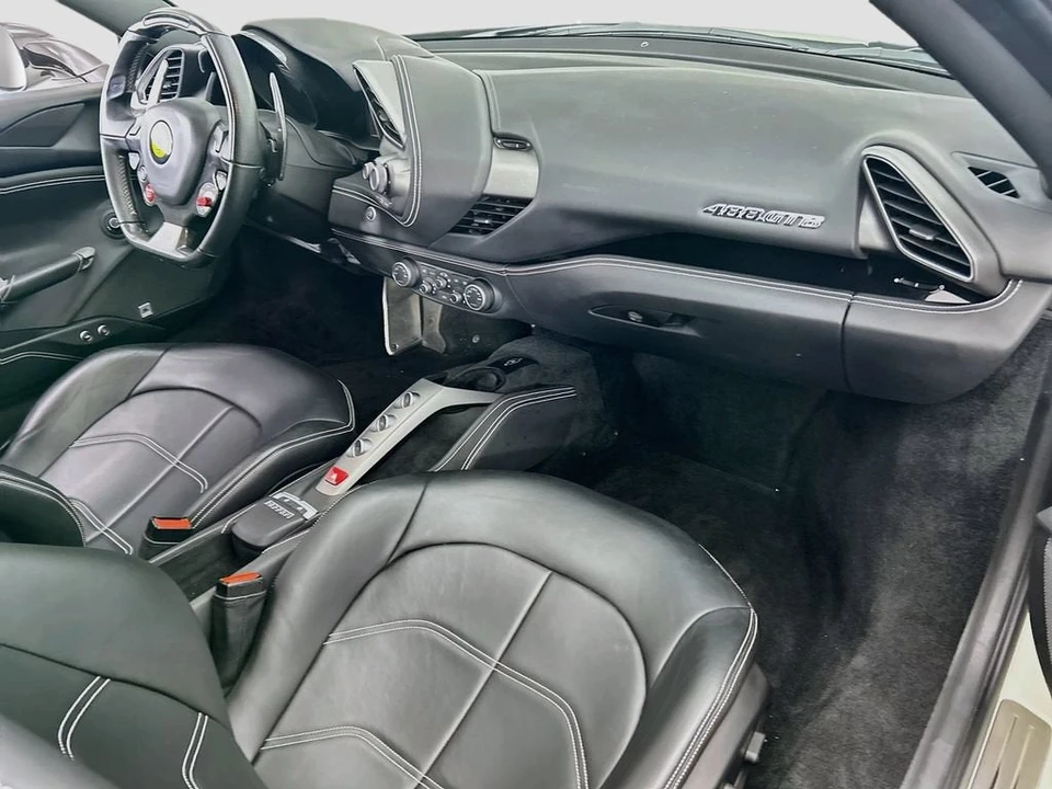 2018 Ferrari 488 GTB - Image 16 of 31