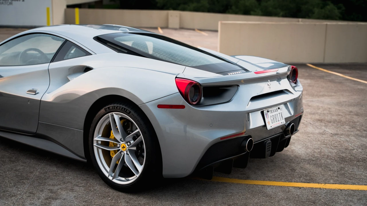 2018 Ferrari 488 GTB - Image 29 of 31