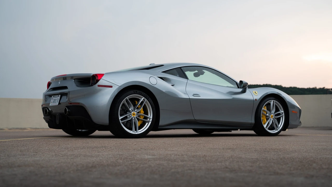 2018 Ferrari 488 GTB - Image 9 of 31