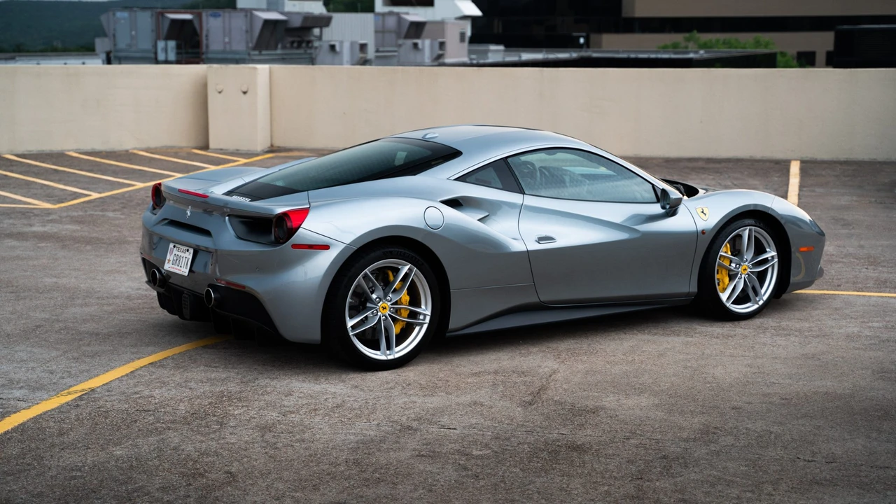 2018 Ferrari 488 GTB - Image 10 of 31