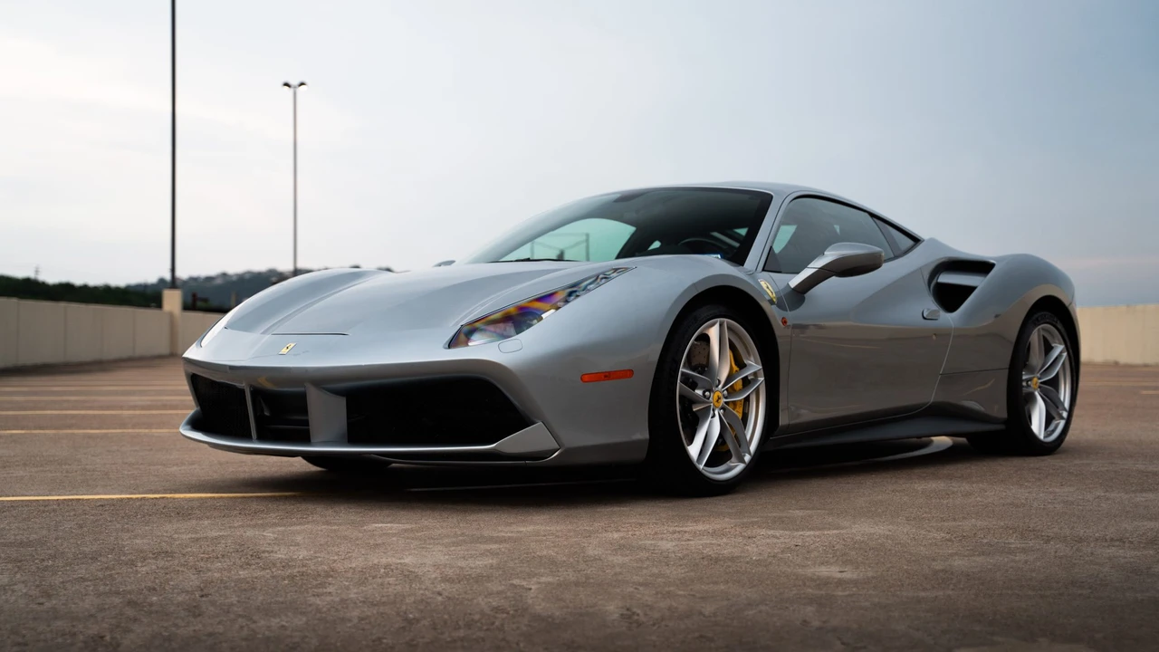 2018 Ferrari 488 GTB - Image 2 of 31