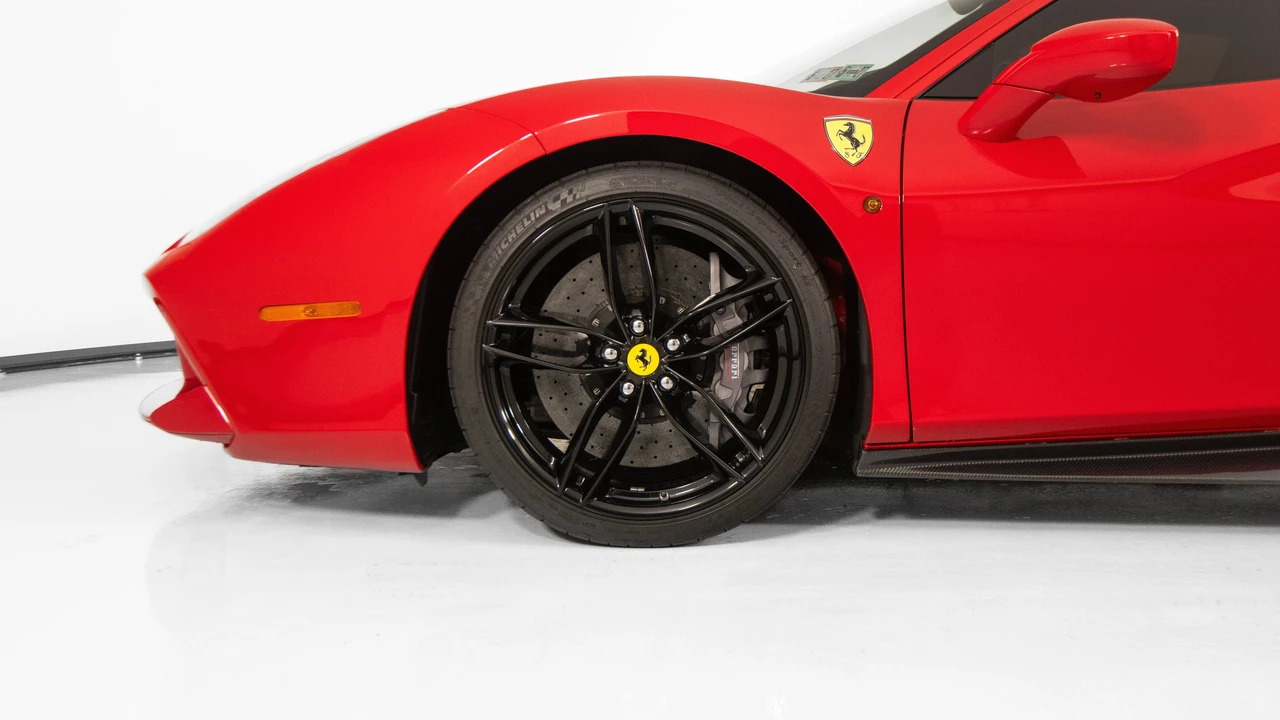 2018 Ferrari 488 GTB - Image 9 of 31