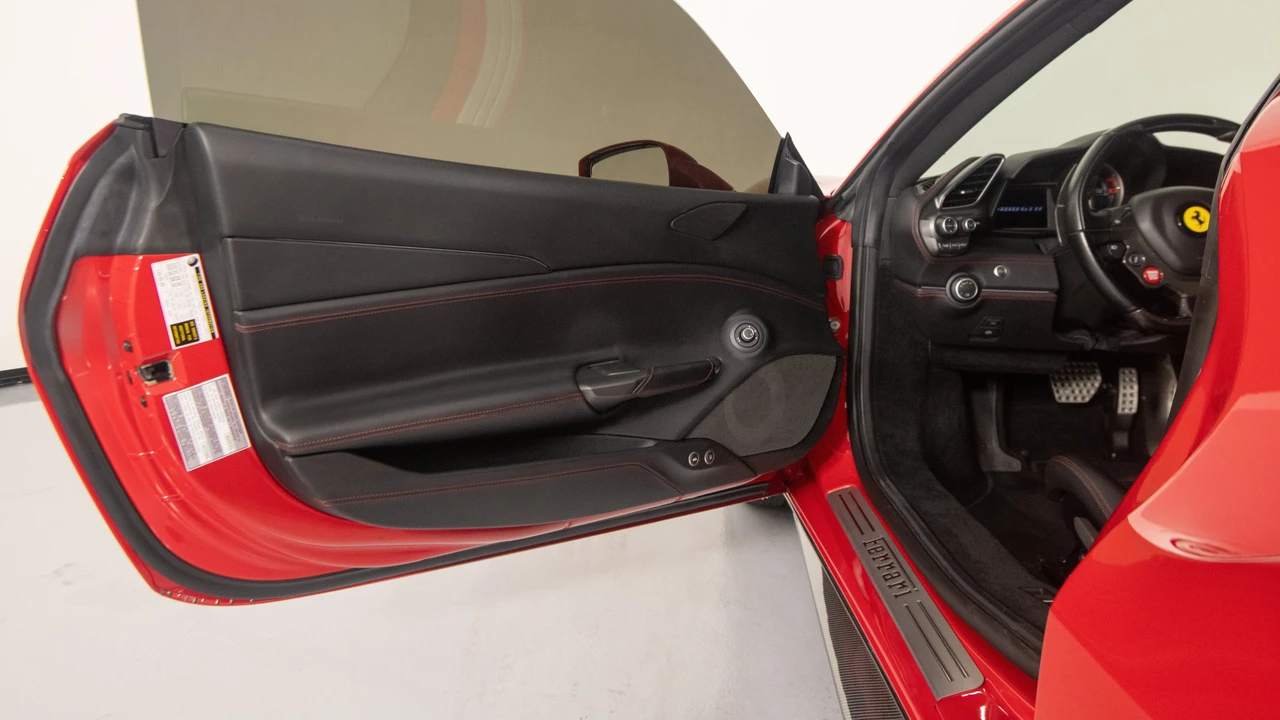 2018 Ferrari 488 GTB - Image 20 of 31