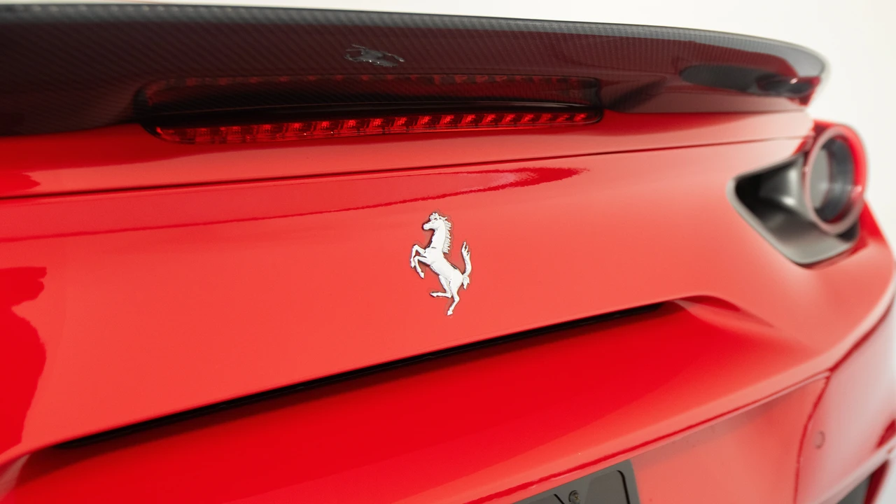 2018 Ferrari 488 GTB - Image 17 of 31