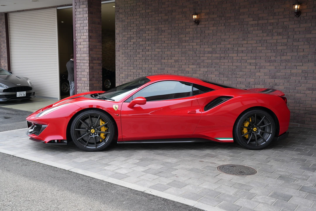 2018 Ferrari 488 Pista - Image 8 of 31