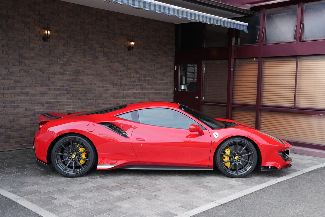 2018 Ferrari 488 Pista - Image 4 of 31