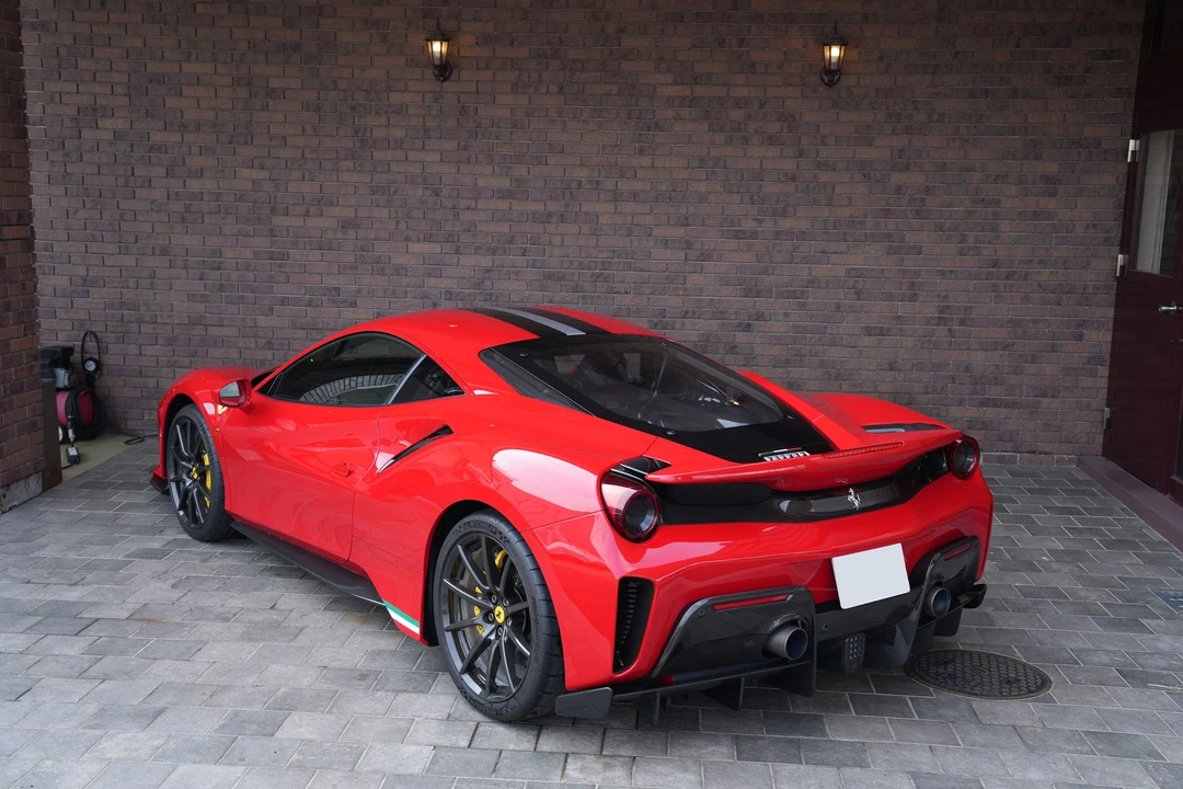 2018 Ferrari 488 Pista - Image 12 of 31