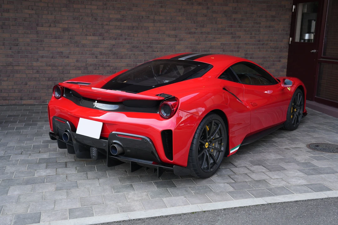 2018 Ferrari 488 Pista - Image 14 of 31