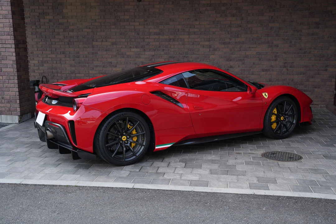 2018 Ferrari 488 Pista - Image 15 of 31