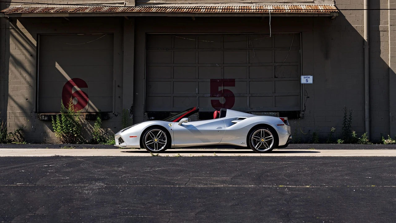 2018 Ferrari 488 Spider - Image 17 of 31