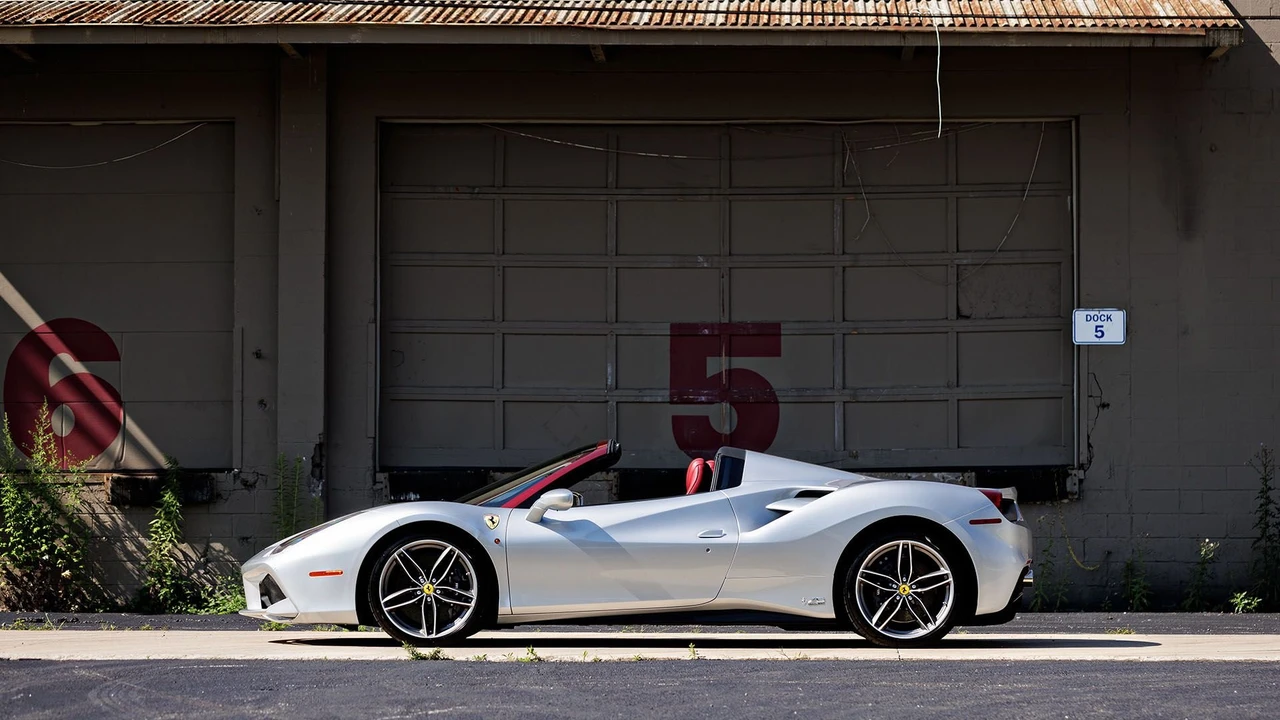 2018 Ferrari 488 Spider - Image 18 of 31