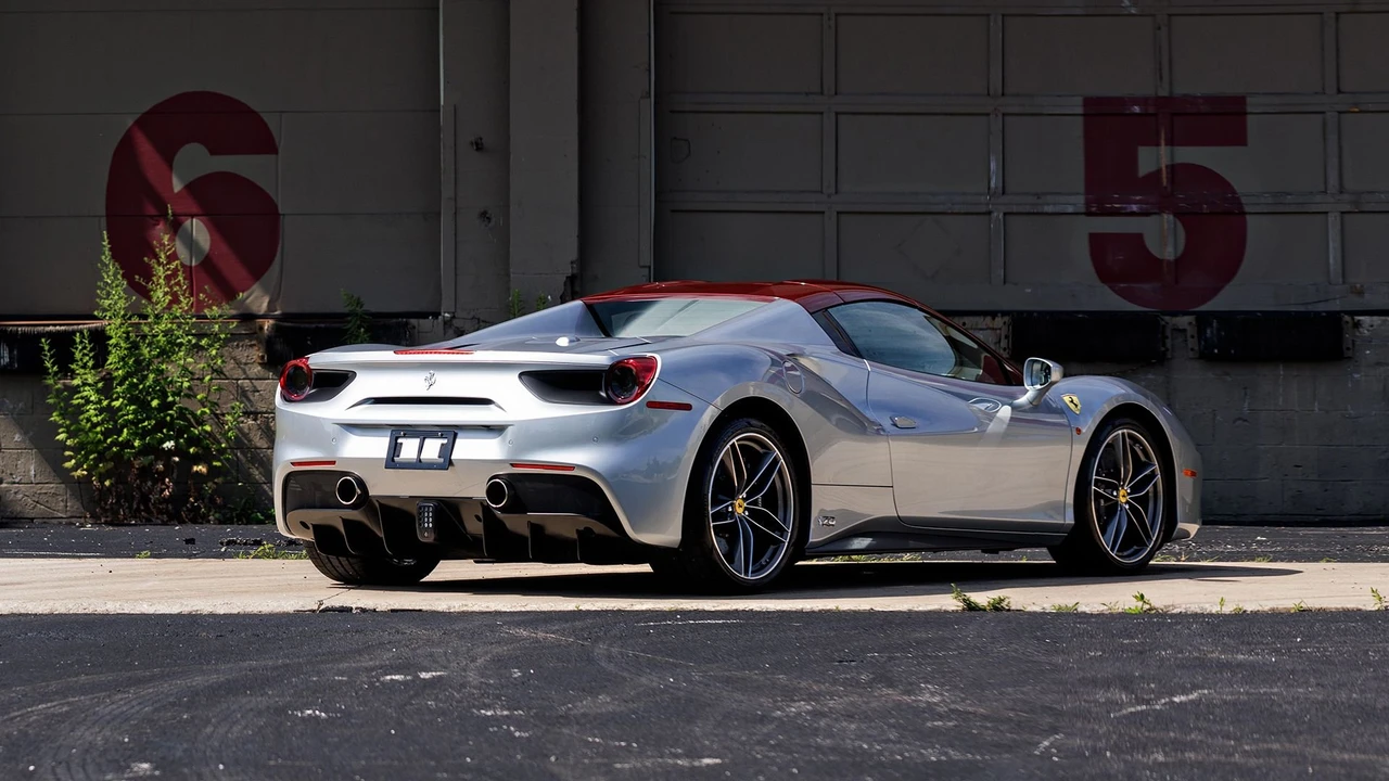 2018 Ferrari 488 Spider - Image 25 of 31