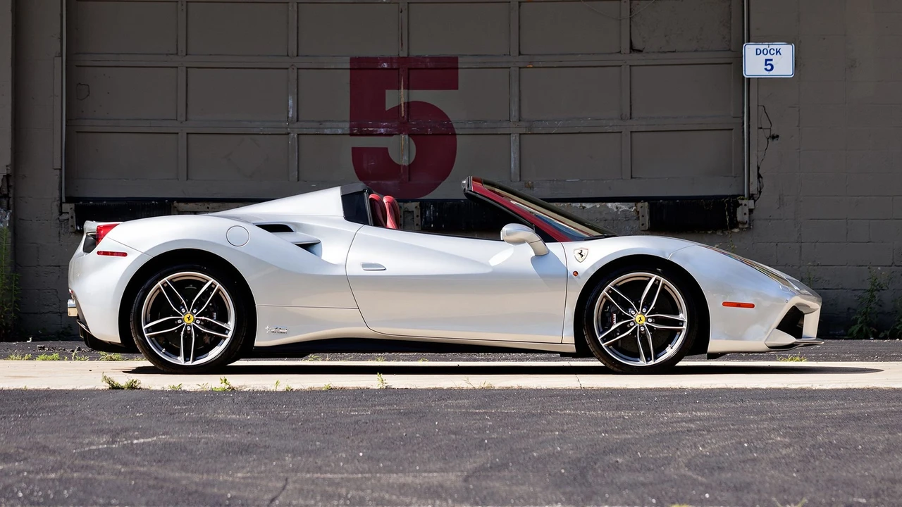2018 Ferrari 488 Spider - Image 15 of 31
