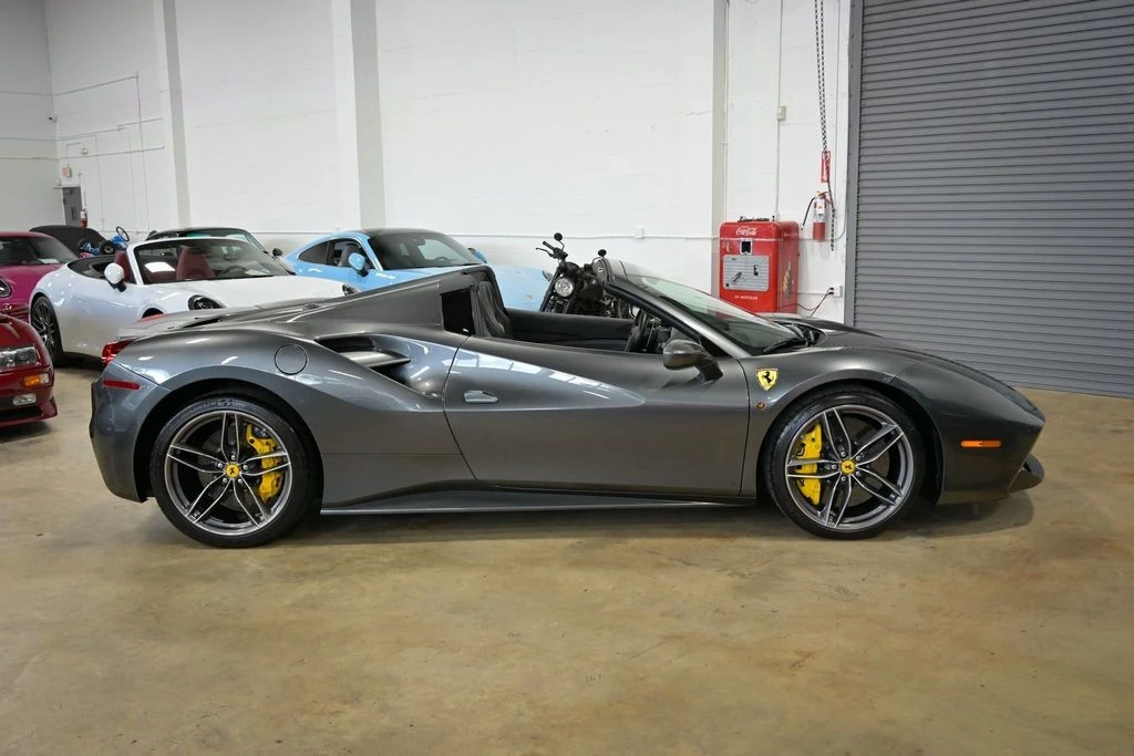 2018 Ferrari 488 Spider - Image 8 of 12