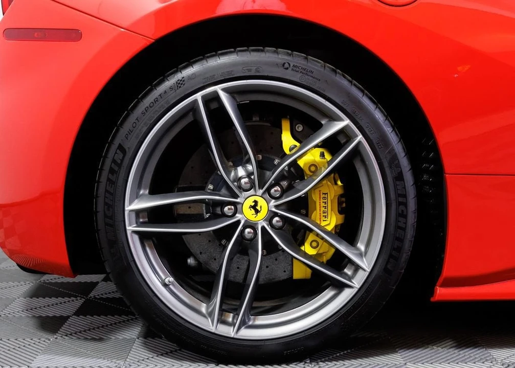 2018 Ferrari 488 Spider - Image 9 of 31
