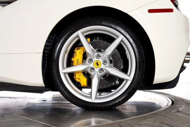 2018 Ferrari 488 Spider - Image 19 of 31
