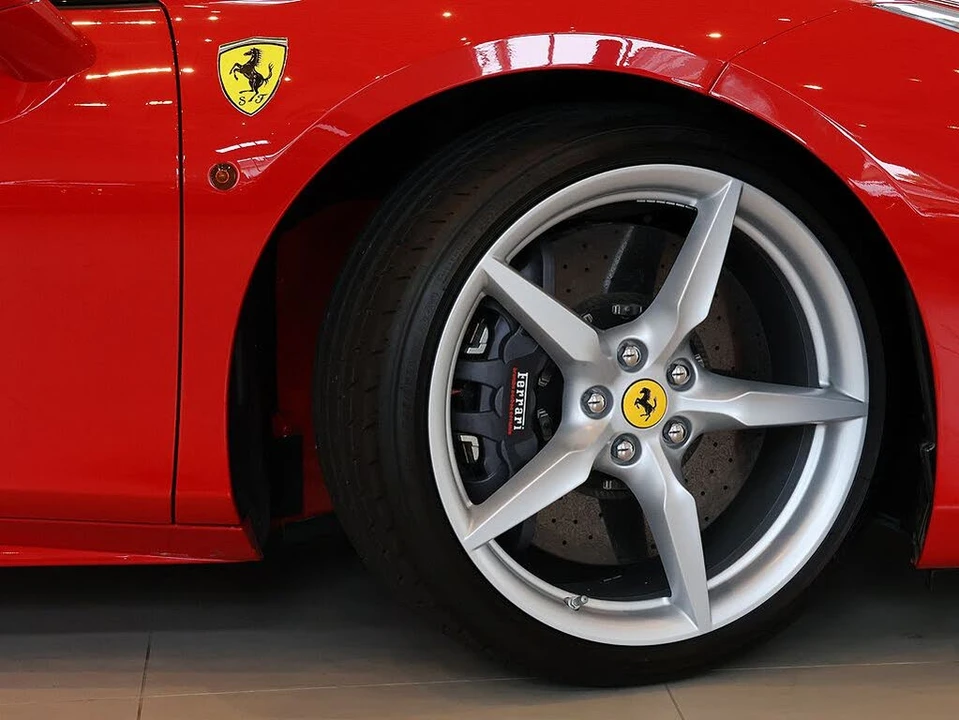 2018 Ferrari 488 Spider - Image 11 of 31