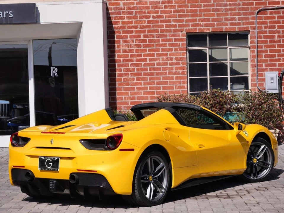 2018 Ferrari 488 Spider - Image 8 of 31