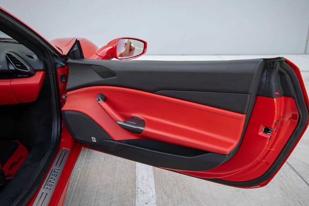 2018 Ferrari 488 Spider - Image 27 of 31