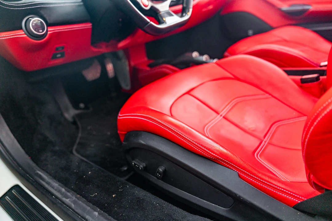 2018 Ferrari 488 Spider - Image 30 of 31