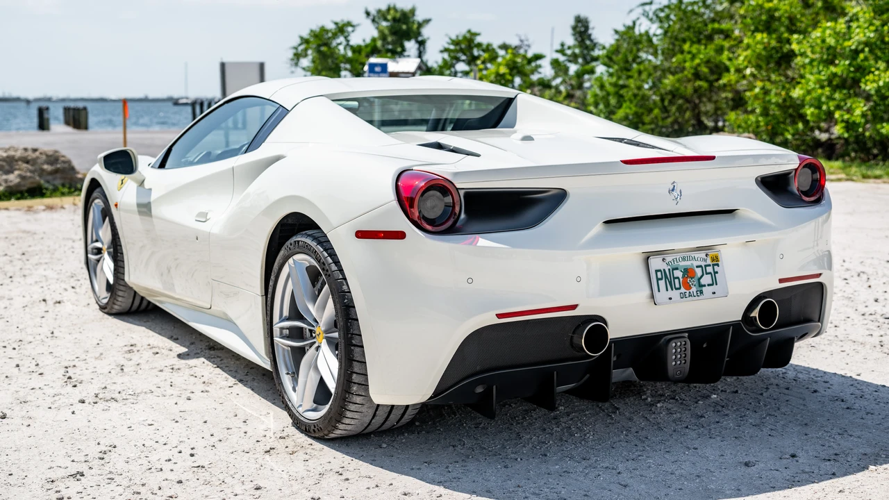 2018 Ferrari 488 Spider - Image 14 of 31
