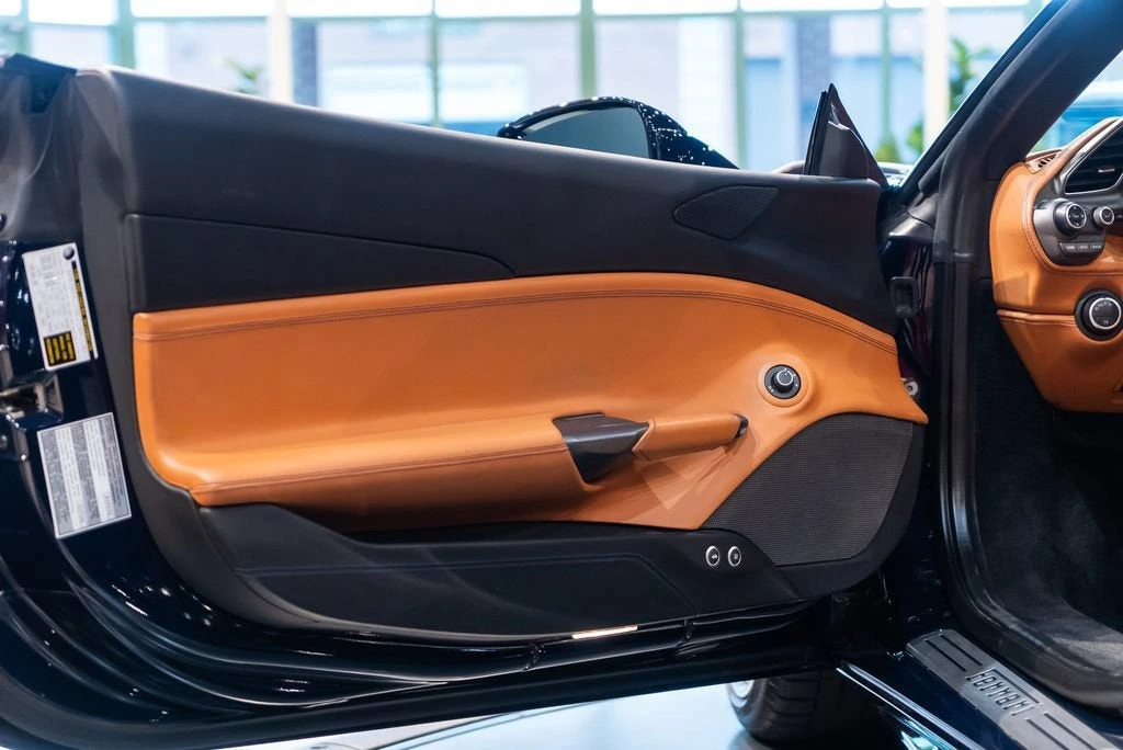 2018 Ferrari - Image 25 of 31
