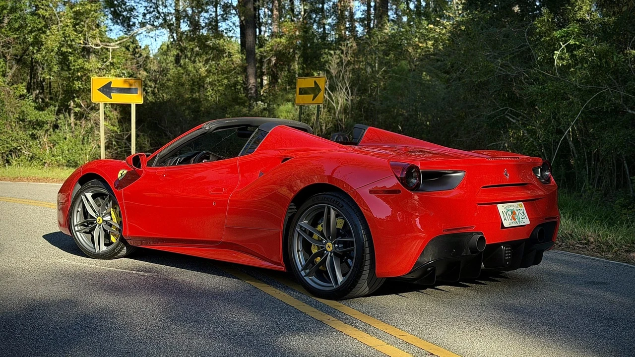 2018 Ferrari 488 Spider - Image 24 of 31