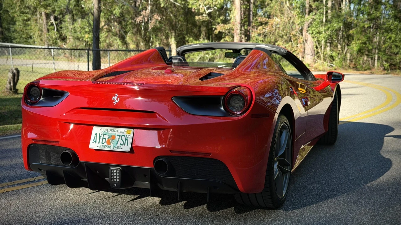 2018 Ferrari 488 Spider - Image 17 of 31