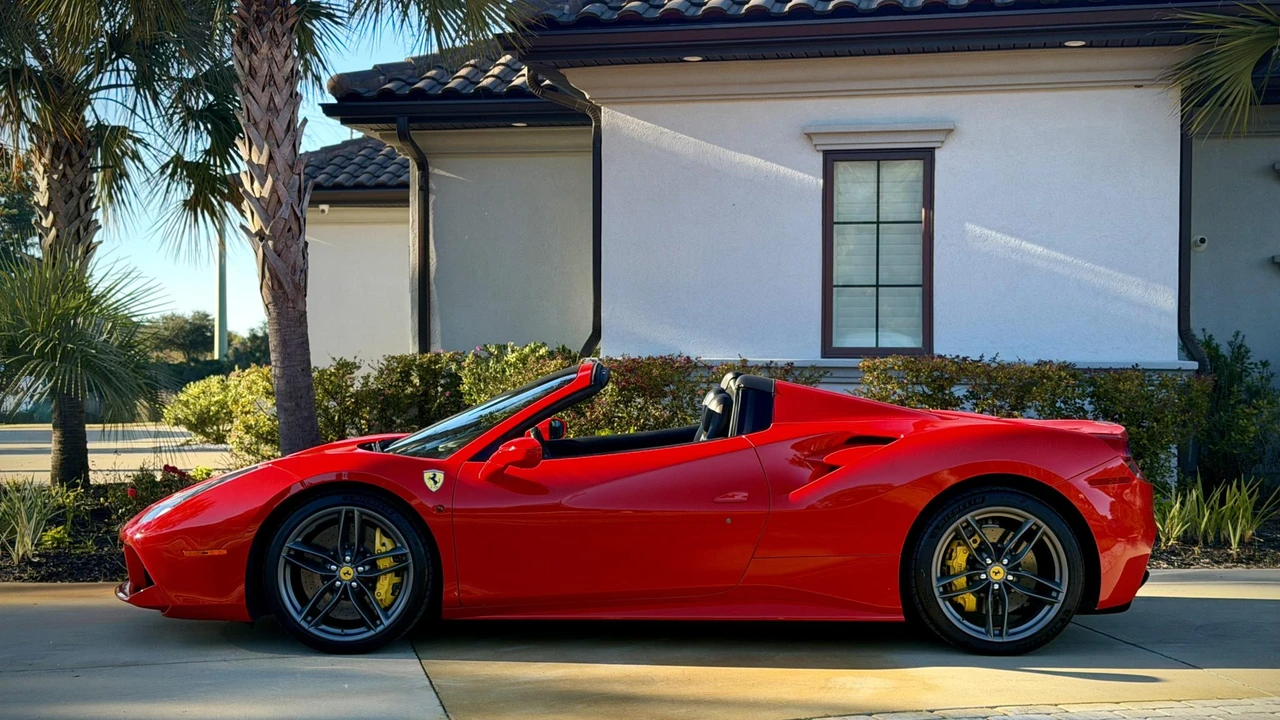 2018 Ferrari 488 Spider - Image 27 of 31