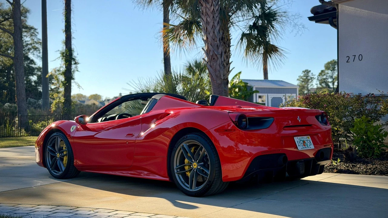 2018 Ferrari 488 Spider - Image 25 of 31