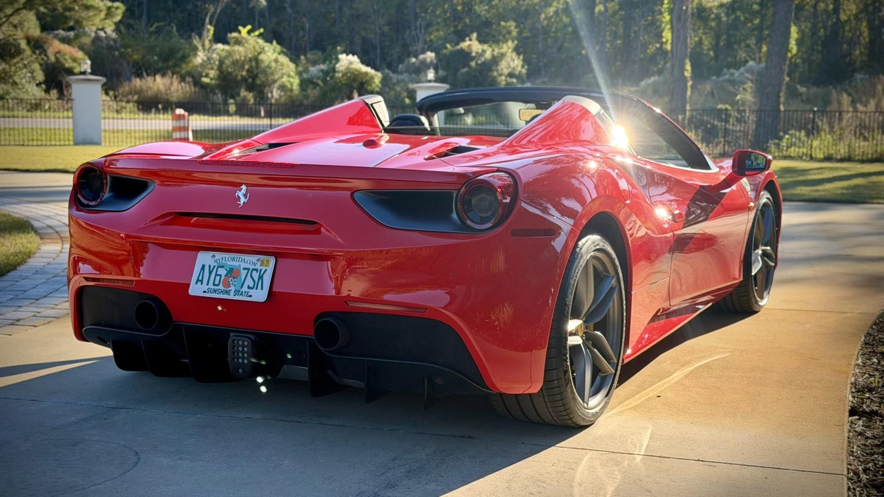 2018 Ferrari 488 Spider - Image 15 of 31