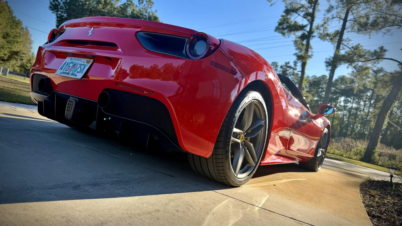 2018 Ferrari 488 Spider - Image 16 of 31