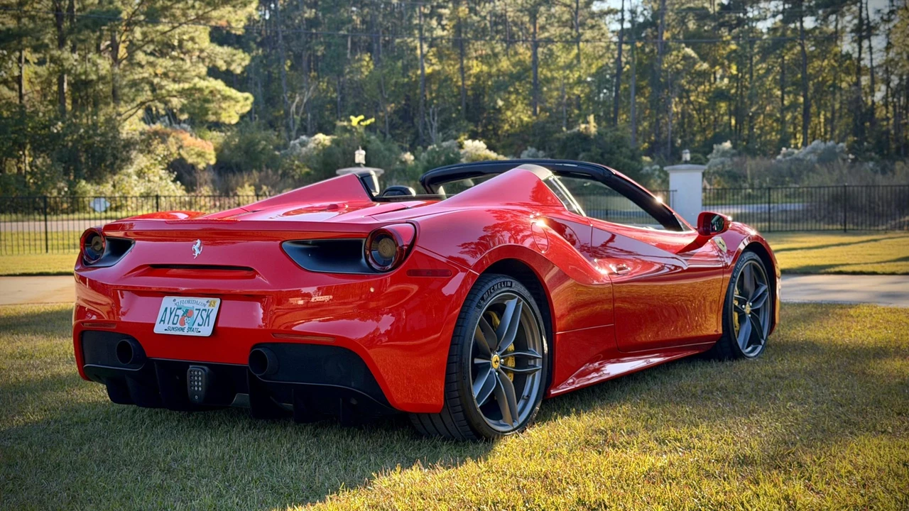 2018 Ferrari 488 Spider - Image 14 of 31