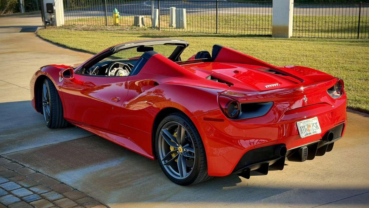 2018 Ferrari 488 Spider - Image 23 of 31