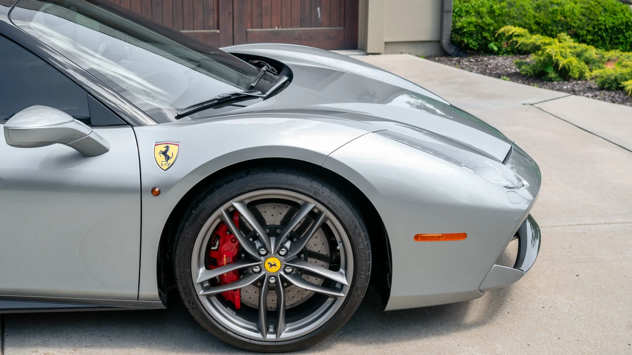 2018 Ferrari 488 Spider - Image 27 of 31