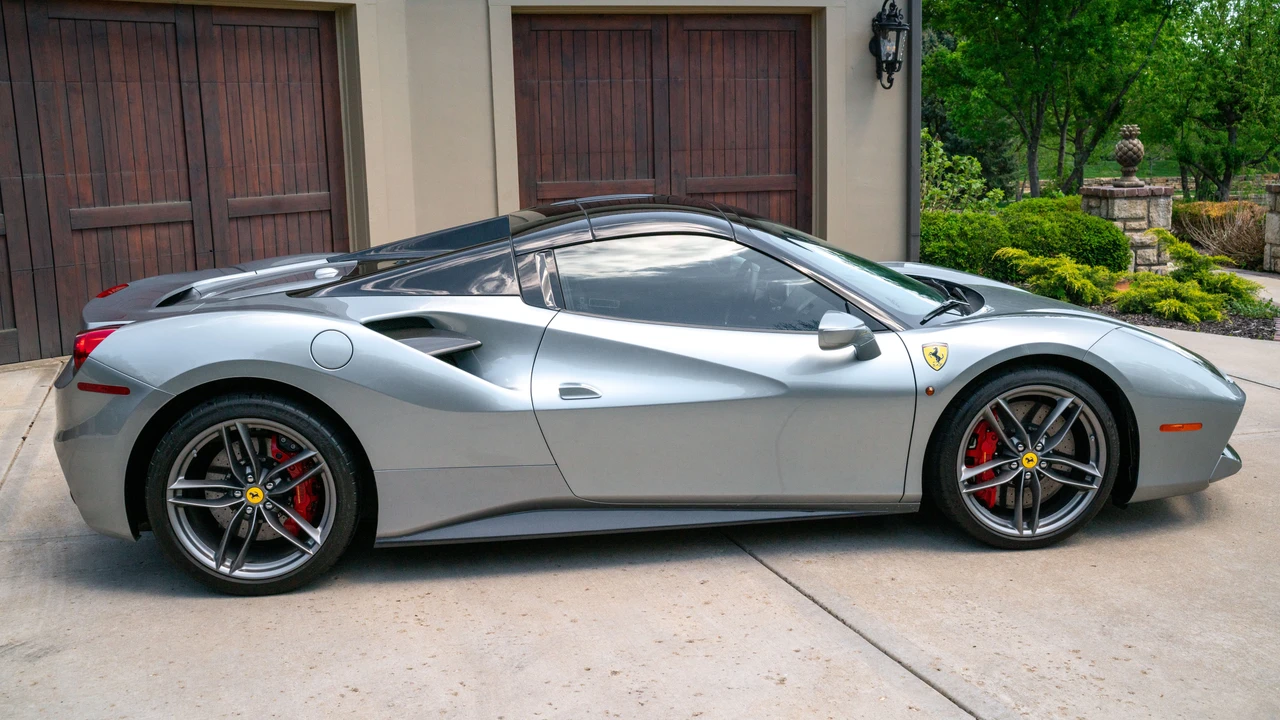 2018 Ferrari 488 Spider - Image 11 of 31