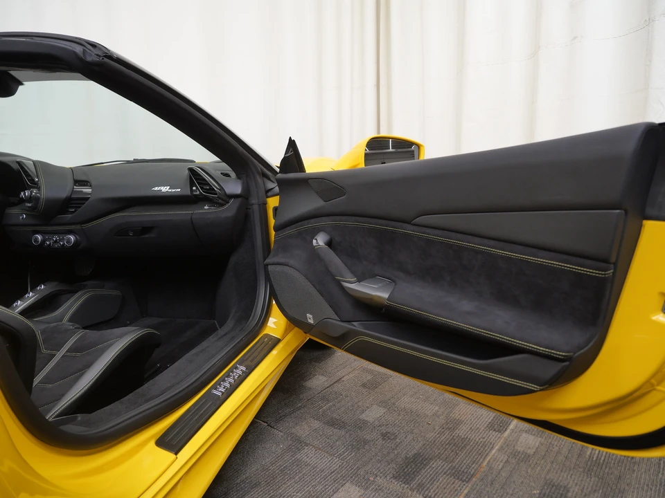 2018 Ferrari 488 Spider - Image 15 of 31