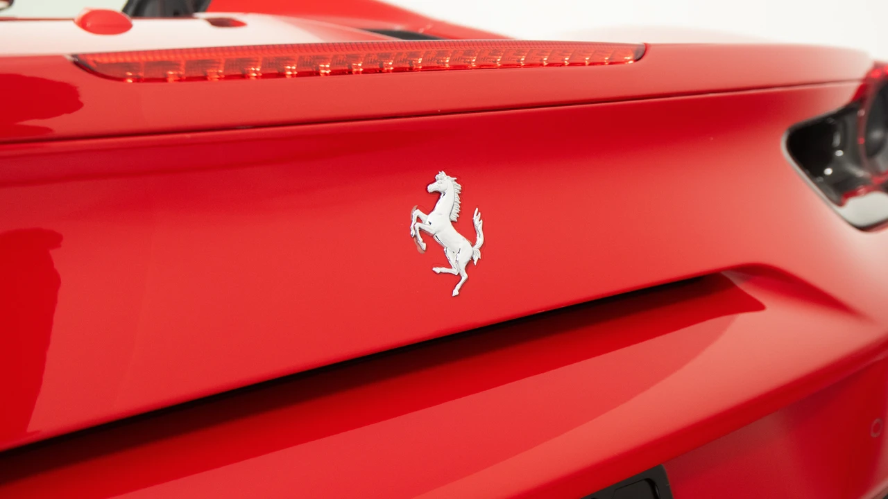 2018 Ferrari 488 Spider - Image 17 of 31